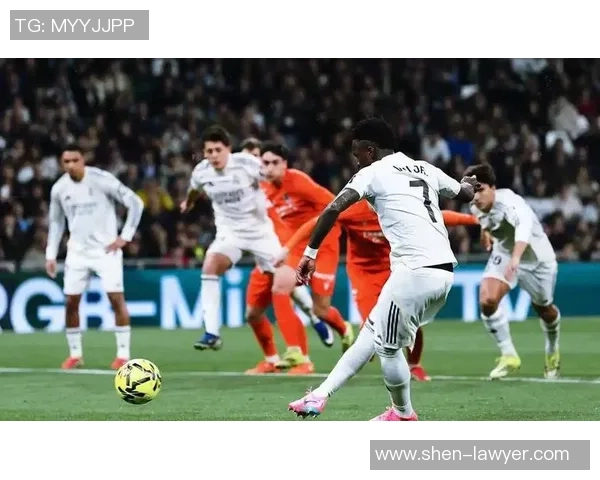 欧冠激战：皇马与拜仁1比1平局补时进球点燃全场激情